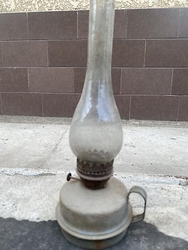 study lamp: Керосиновая лампа с металлическим резервуаром и стеклянной колбой — 1