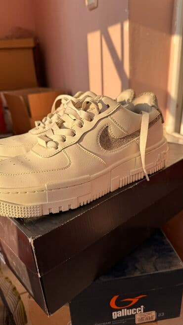 Спецодежда: Кроссовки, 38.5, Nike, Б/у, цвет - Белый, Самовывоз — 1