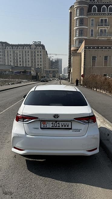 на corolla: Toyota Corolla: 2022 г., 1.8 л, Вариатор, Гибрид, Седан — 6