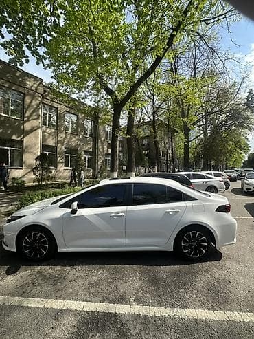 levin: Toyota Corolla: 2026 г., 1.8 л, Робот, Гибрид, Седан — 2