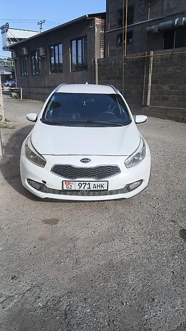 Транспорт: Kia Ceed: 2017 г., Автомат, Бензин, Универсал — 2