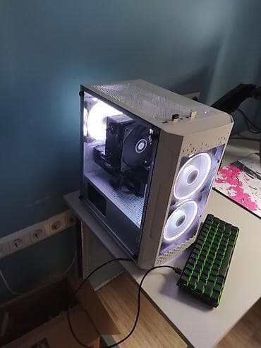 macbook pro: Компактный игрово‑рабочий ПК в белом корпусе с боковой стеклянной — 4