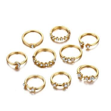 свадебные наборы ручной: Набор изящных колец в золотом цвете с аккуратными вставками. Каждое — 4