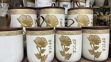 декор для кухни: Набор кухонных аксессуаров и декора: - Банки для специй и сыпучих — 3