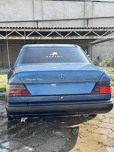 янтарный: Mercedes-Benz W124: 1989 г., 2.3 л, Седан — 2