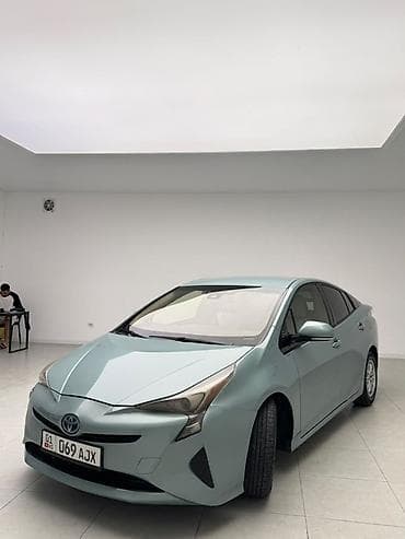 byd e2 2023: Toyota Prius: 2017 г., 1.8 л, Автомат, Гибрид, Хэтчбэк — 2