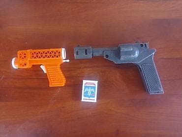 купить дробовик игрушечный: Две советские игрушки-пистолеты: - Оранжевый пластиковый пистолет. - — 1