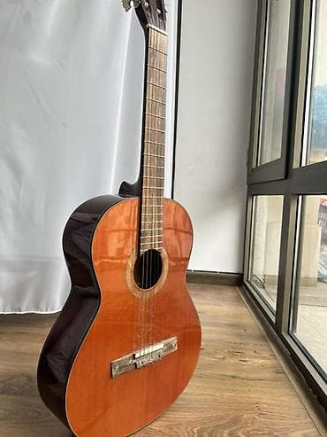 Классическая гитара 4/4 - Корпус полноразмерный, форма классическая