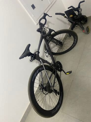 fixed gear купить бу: Элегантный шоссейный велосипед в матовом черном цвете. Модель оснащена — 3