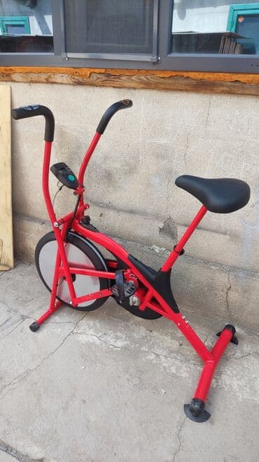 Велотренажёр руки ноги
аэробайк, спин байк
новый at lalafo.kg Велотренажёр руки ноги
аэробайк, спин байк
новый