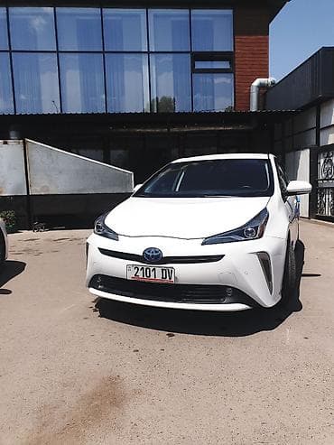 Продажа авто: Toyota Prius: 2019 г., 1.8 л, Вариатор, Гибрид, Седан — 2