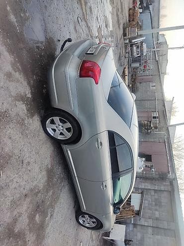 golf 2: Toyota Avensis: 2003 г., 2 л, Механика, Бензин, Седан — 5