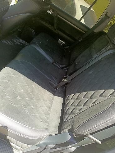 Аксессуарлар жана тюнинг: Комплект автоаксессуаров для салона: - Коврики 3D (передние и задние) — 3