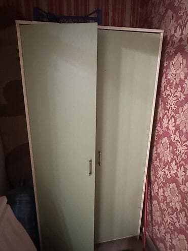 тумбочки для вещей: 1) шкаф 5) таршер 6) 2 комода 7) диван 8) ковер 9) стол — 2