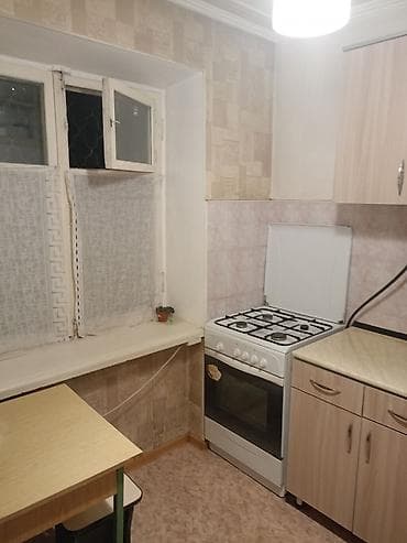 Сдаю однокомнатную квартиру, мебель есть. Совецкая Горькова, цена 40 — 2