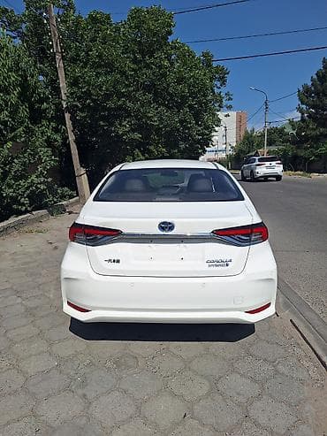 e2 byd: Toyota Corolla: 2022 г., 1.8 л, Вариатор, Гибрид, Седан — 6