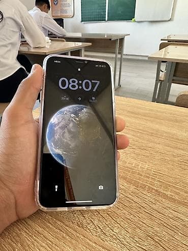 апл: IPhone Xs Max, Б/у, 256 ГБ, Серебристый, Чехол — 7