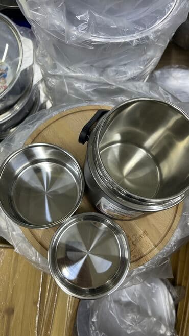 пищевой термос для еды с контейнерами: Термос пищевой трех секционный 2 литров. Материал — 4