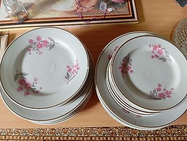 Наборы посуды: Столовый набор: фарфоровые тарелки 2000 и хрустальные стаканы 1000 - — 1