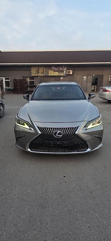 Lexus ES: 2019 г., Гибрид, Седан
