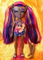 детский домик для кукол: Продаю кукол рэйнбоухай из своей коллекции (стояли на полке) — 5