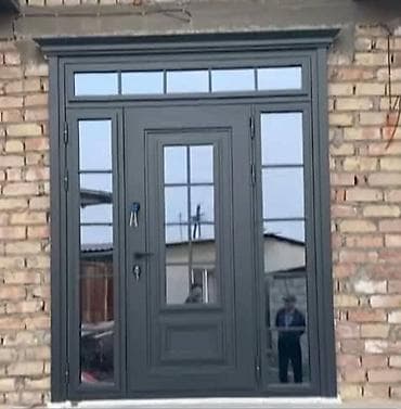 эшик уй: Үйлөр жана батирлер үчүн эшик, Металлдан, Үч эшиктүү, Айнек менен, түсү - Боз — 1