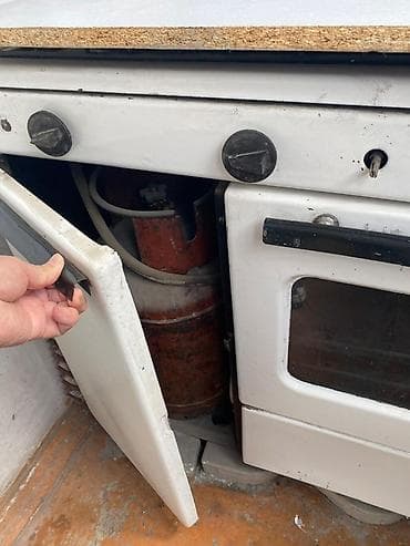 Газовая плита с духовкой и отсеком под баллон+газ баллон. Цена