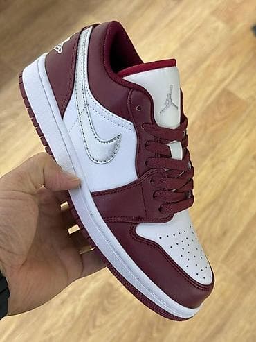 корзина цена: Кроссовки Nike Air Jordan 1 Low
Размер 38, цена договорная. Пишите — 3
