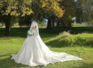 свадебные платья с завышенной талией: Свадебное платье, M, Дизайнерское, С завышенной талией, С корсетом, Гипюр, Пышное, Кружево, Стразы, Б/у — 1