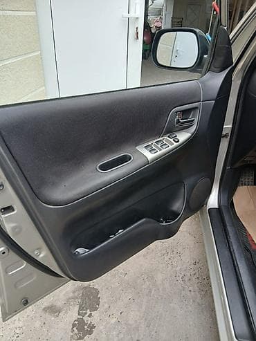 cdi 2 7: Toyota Corolla Verso: 2003 г., Бензин — 8