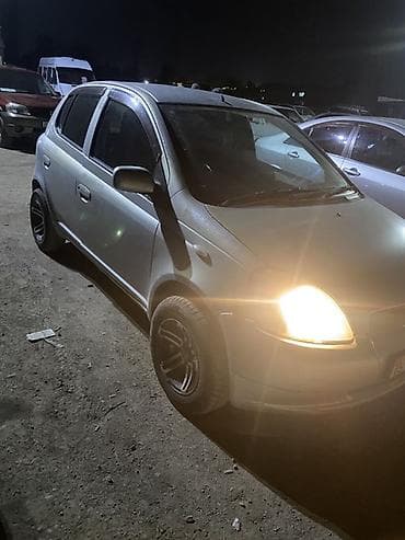 Toyota Vitz: 2000 г., 1.3 л, Механика, Бензин