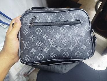 Сумки: Сумка через плечо Louis Vuitton - Компактная модель с фирменным — 2