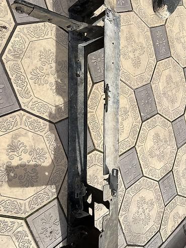 газель 4 4: Бампер Mercedes-Benz, Б/у, Оригинал — 2