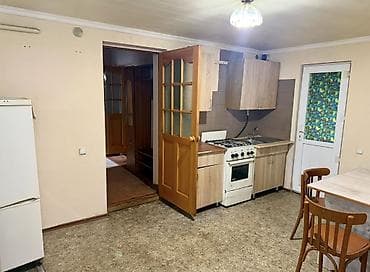 Үйлөрдү ижарага берүү: 70 м², 3 бөлмө, Унаа токтотуучу жай — 6