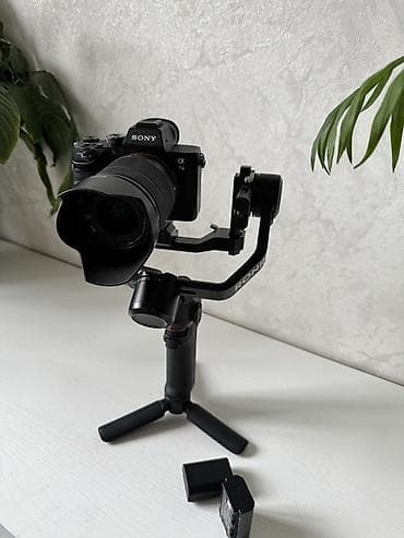 видеокамеры наблюдения видеорегистраторы: Беззеркальная камера Sony α7R III с объективом и аксессуарами - — 1