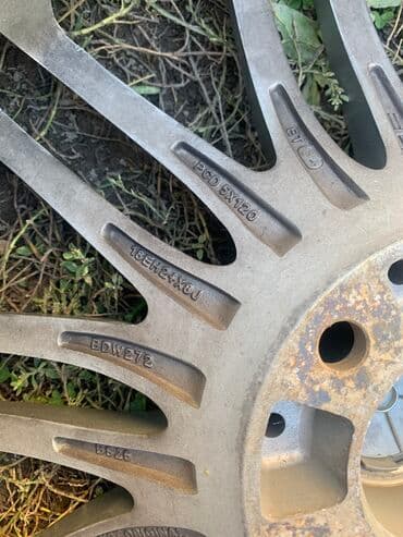 зимние шины на ниву 21214: Литые Диски R 18 BMW, Комплект, отверстий - 5, Б/у — 9