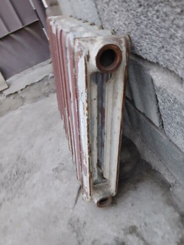 радиаторы новые: Продаю чугунную батарею 1шт-8секций. Цена 300 сом за — 2