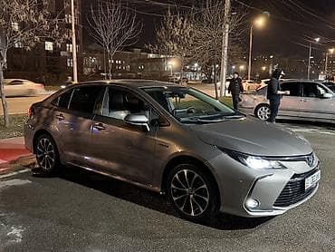 camry 10: Toyota Corolla: 2021 г., 1.8 л, Вариатор, Гибрид, Седан — 4