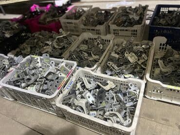 очень нужны: Петли капота Toyota, Б/у, Оригинал — 1