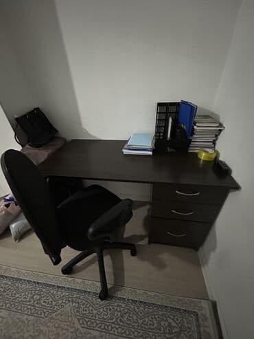 Офис столдору: Продаю Продаётся удобный и вместительный письменный стол тёмного — 3