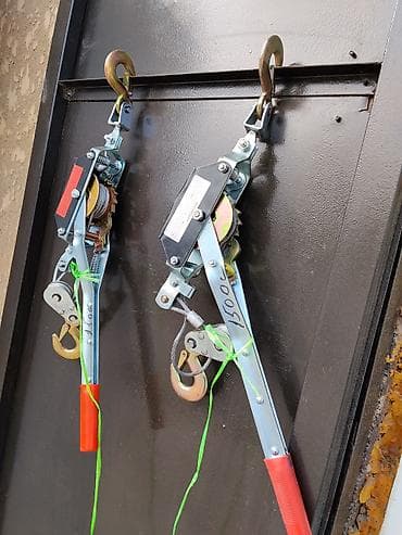 Другие аксессуары: Тросовый ручной рычажный лебёдочный подтягиватель (come along). - — 2