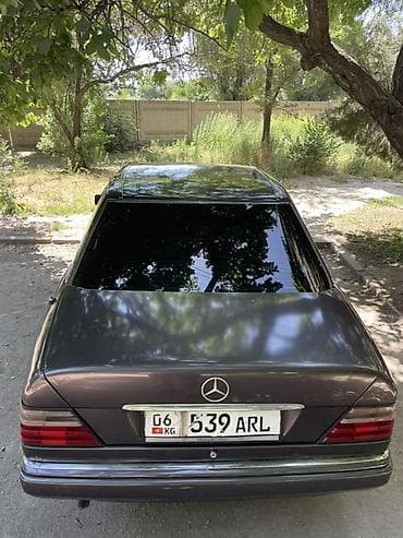 c class w204: Mercedes-Benz W124: 1995 г., 2.2 л, Автомат, Бензин, Седан — 3