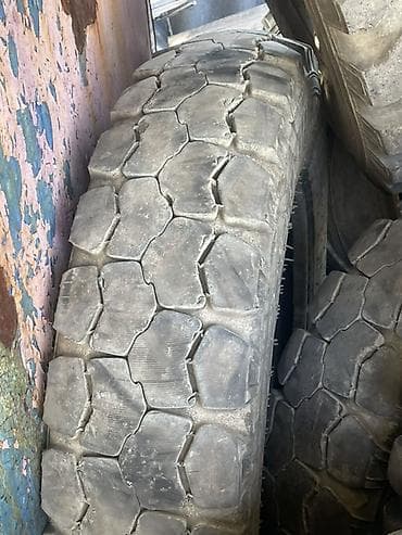 Шины: Есть 8 штук Шины для внедорожной/грузовой. техники - Тип — 5