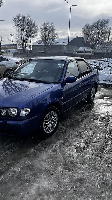 Toyota Corolla: 2001 г., 1.6 л, Механика, Бензин, Седан