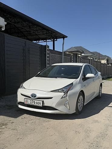 таёт: Toyota Prius: 2017 г., 1.8 л, Вариатор, Гибрид, Хэтчбэк — 1