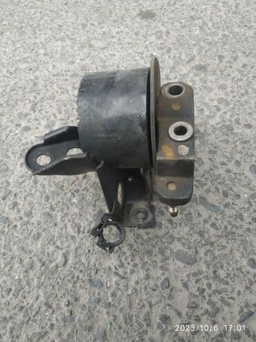 стенд для чистки дизельных форсунок: Подушка мотора Nissan 2003 г., Б/у, Оригинал, Япония — 3