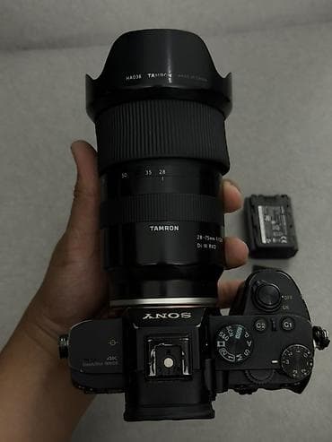Продаю фотоаппарат Sony a 73 1 батарейка 1 флешка 128 гб Объектив