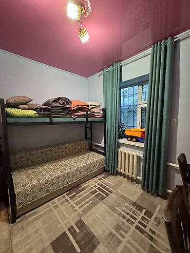 Продажа домов: Продаю дом в р-не Тоголока Молдо/Щербакова Характеристики: • — 7