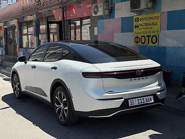 300 000: Toyota Crown: 2023 г., 2.5 л, Вариатор, Гибрид, Кроссовер — 2