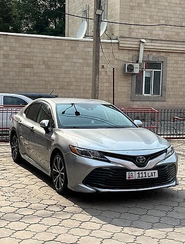 Toyota Camry: 2020 г., 2.5 л, Гибрид, Седан